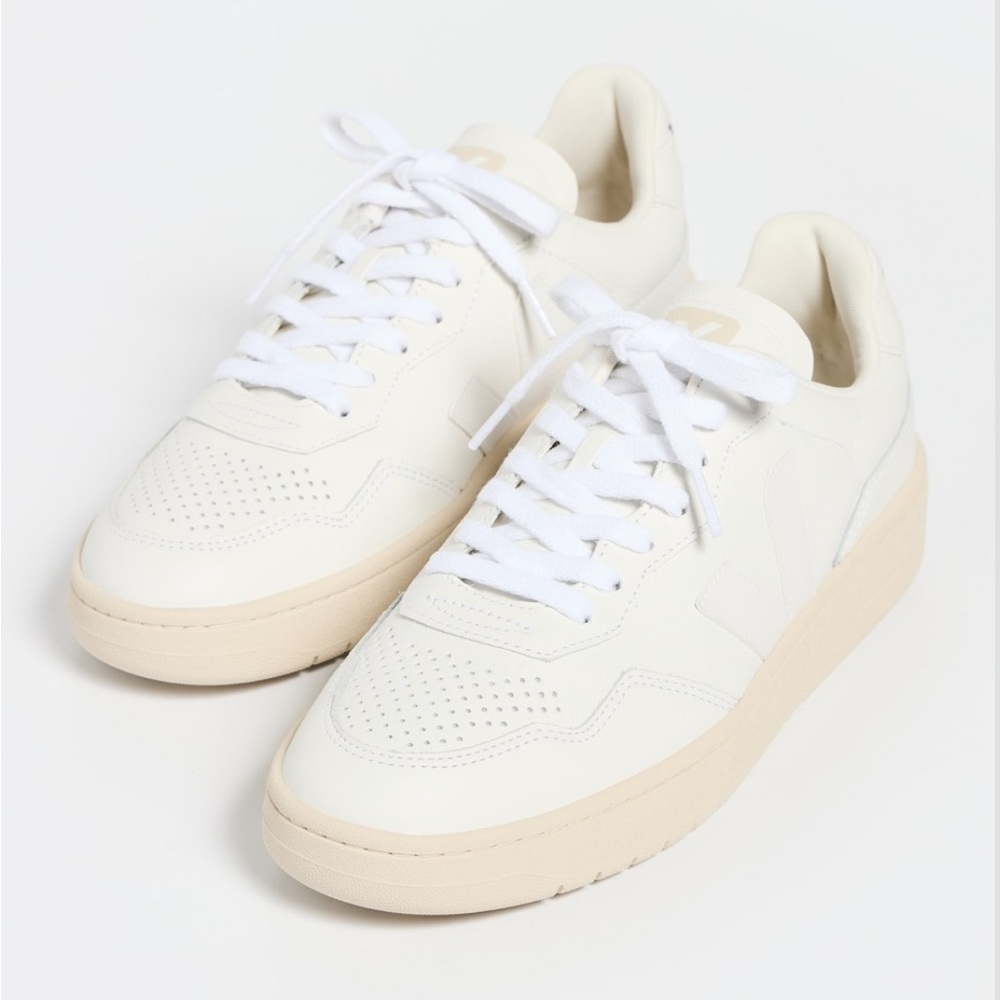 Veja V-90 Women's White Sneakers Size 9 - Picture 2 of 10